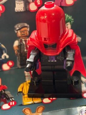THE LEGO BATMAN MOVIE, Series 1 "Red Hood" coltlbm-11 with stand & accessories
